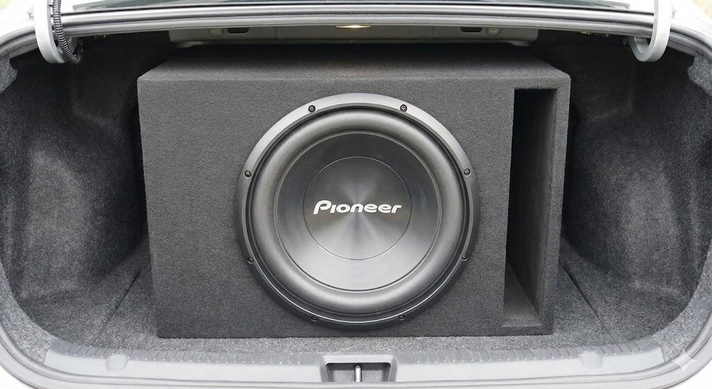 Pioneer Subwooferlar Derinlik ve Güç: Müziğin Temelini Oluşturan Düşük Frekanslar